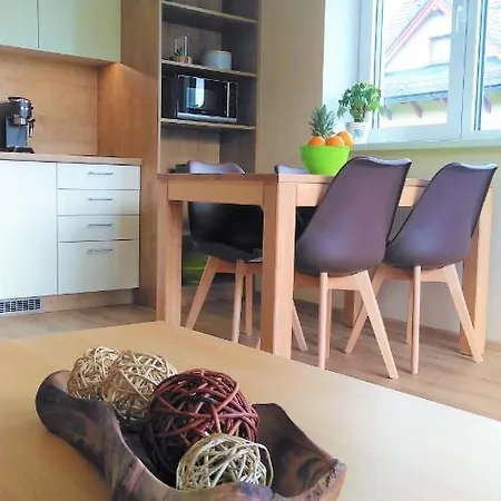 Elejan * Bešeňová